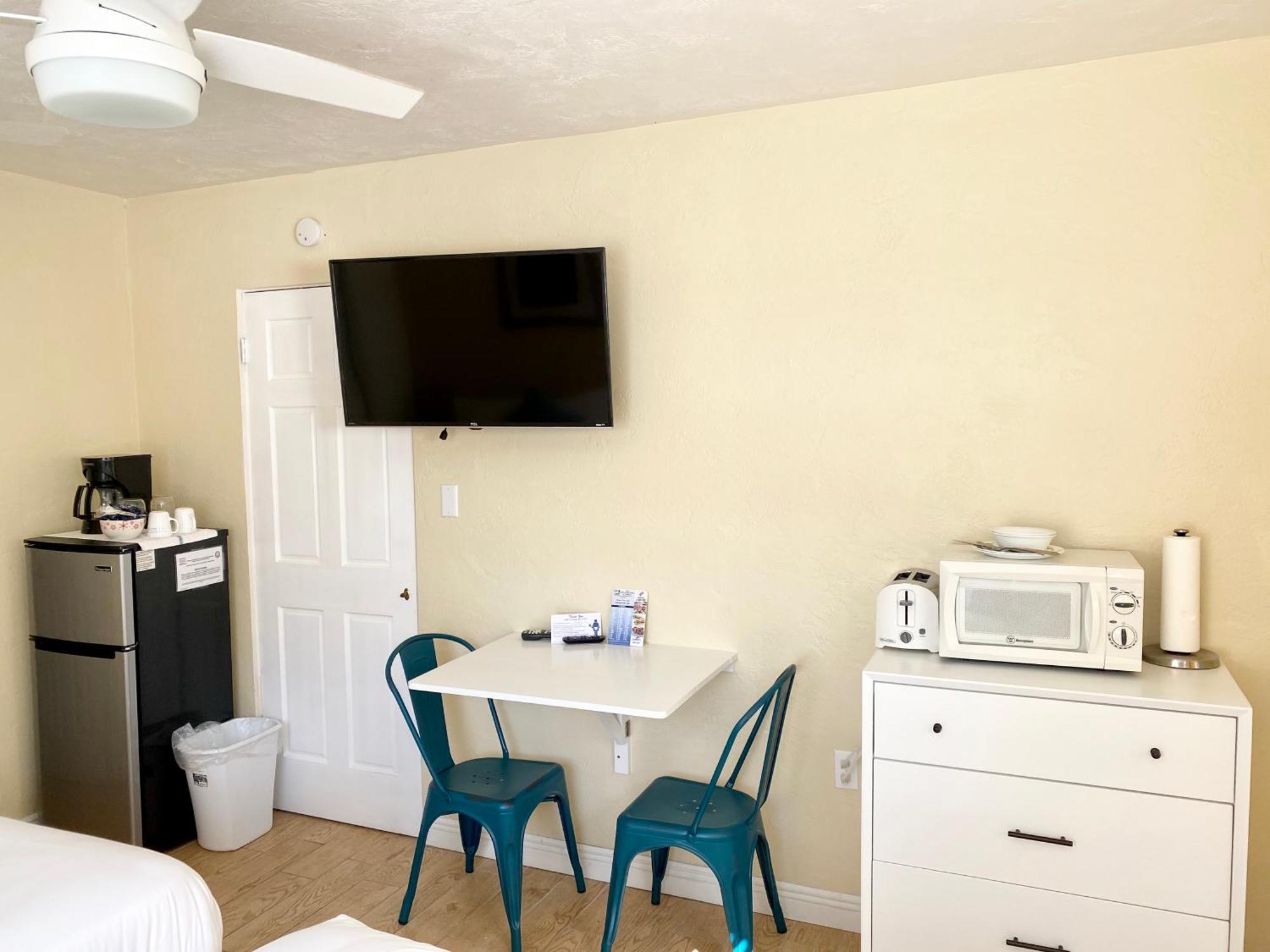 The Molloy - Treasure Island Suites & Cottages St. Pete Beach Room photo